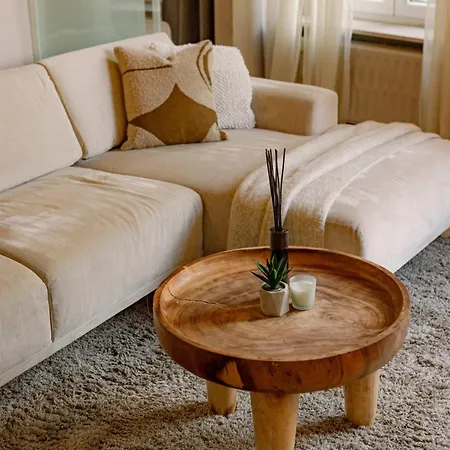 Huswell - Charming In The Heart Of